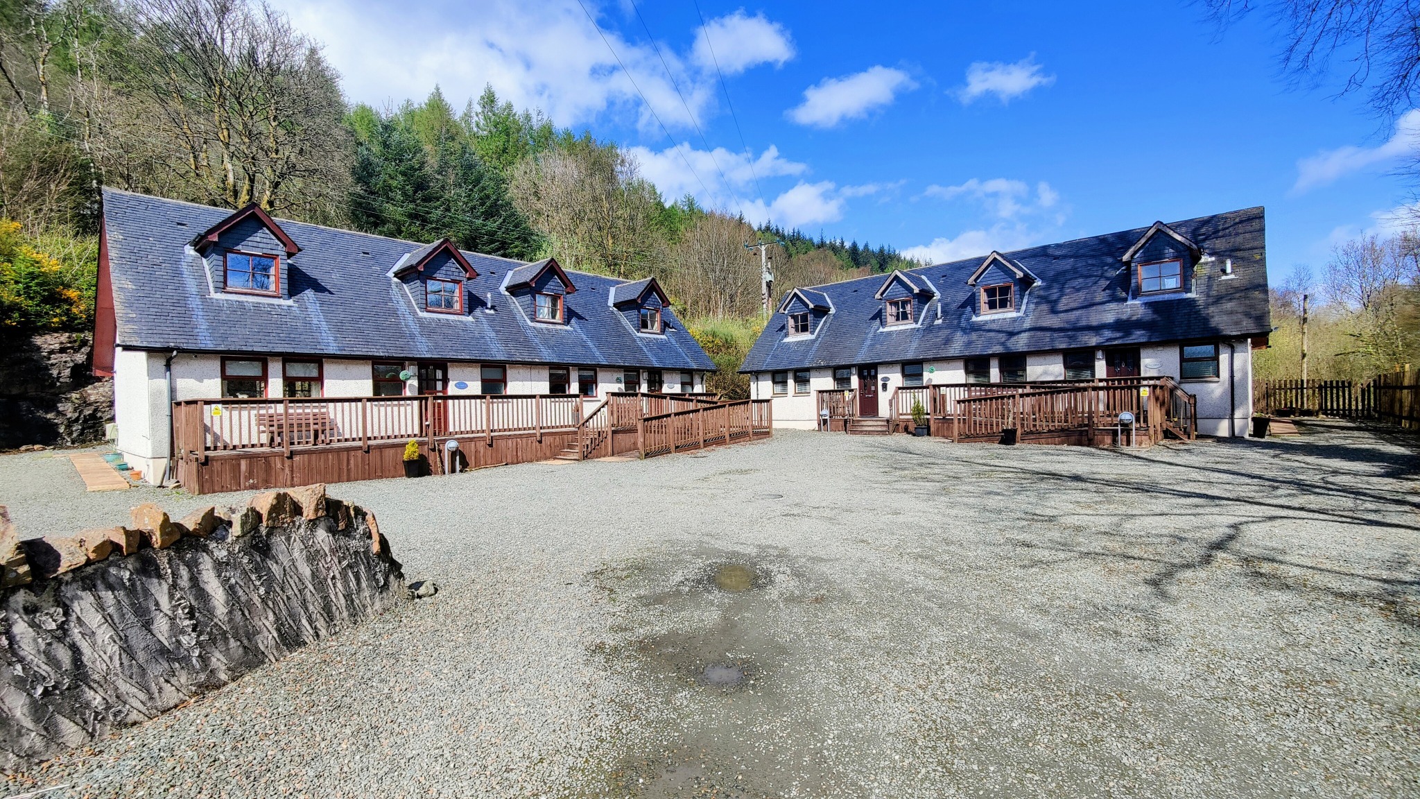 Loch Lomond holiday cottages exterior